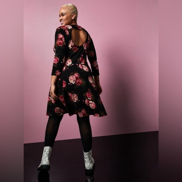 Betsey Johnson x Torrid Floral Ponte Skater Dress With Back Cutout Plus Size 2X - Picture 3 of 9